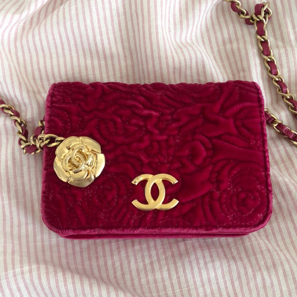 SOLD Chanel Fuchsia Velvet Camillia Flower Pattern Clutch on Chains with coin
